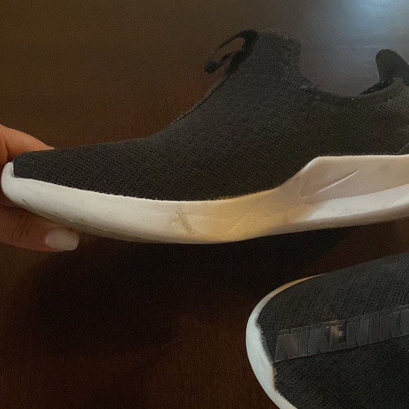 Nike women gym shoes size 7.5 US ,black in color - Picture 9 of 9